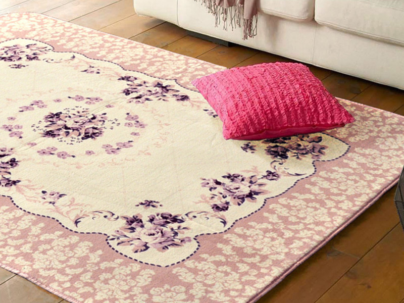 Бежевый ковер с оттенками розового
